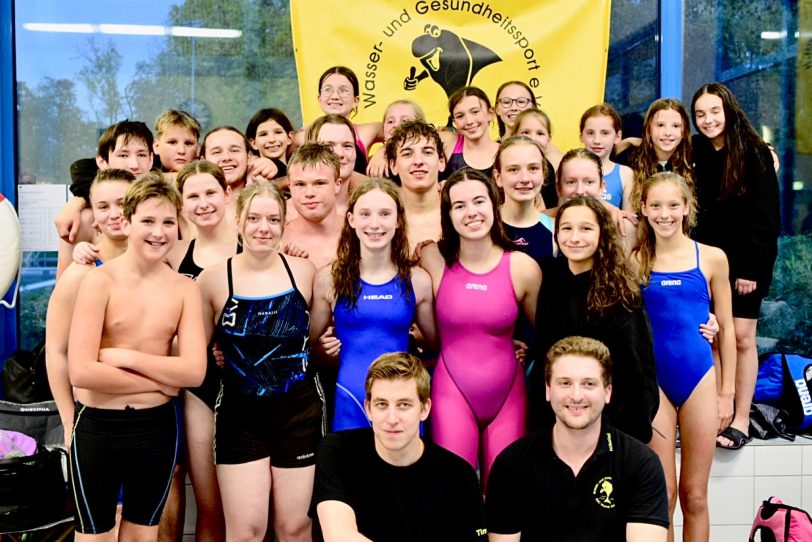 Die Schwimmer vom DSC Wanne-Eickel beim 18. Kinder- und Jugendschwimmfest räumten zahlreiche Medaillen ab.