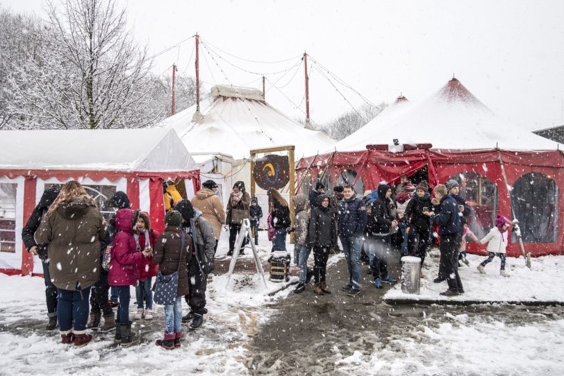 Weihnachtsvorstellung des Circus Schnick Schnack im Zelt an der Roonstraße.