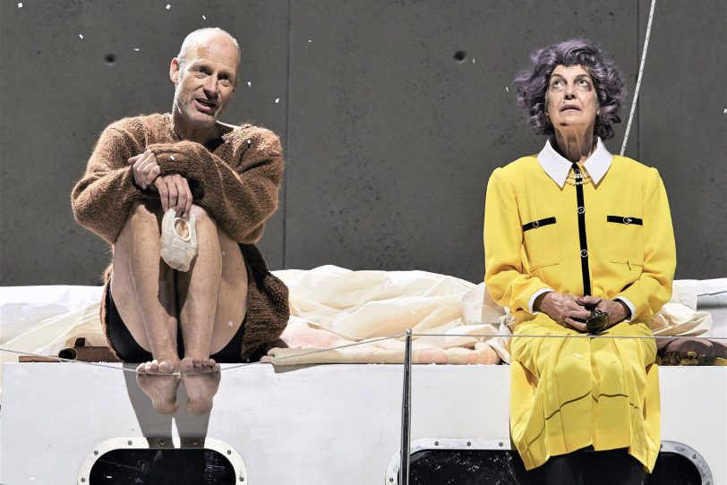Joachim Meyerhoff und Angela Winkler in „Eurotrash“.
