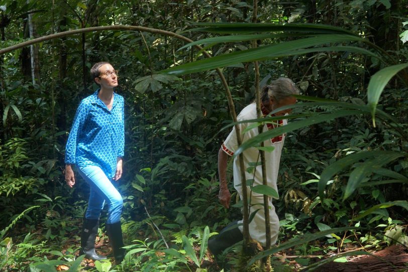 Dokfilmerin Yasmin C. Rams und Miguel Cárdenas im kolumbianischen Regenwald.