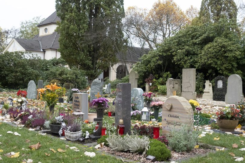 Ökumenische Andacht zu Allerheiligen auf dem Wiescherfriedhof in Herne (NW), am Sonntag (01.11.2020).