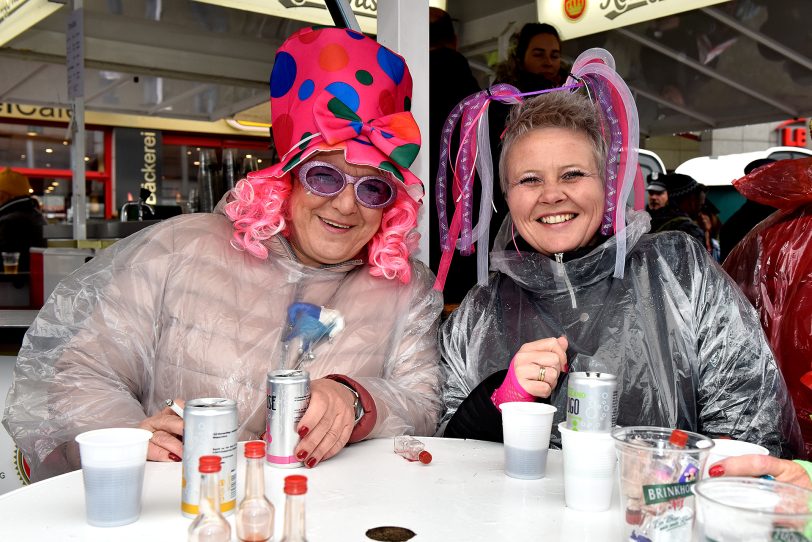 Der Rosenmontagszug am Robert-Brauner-Platz.