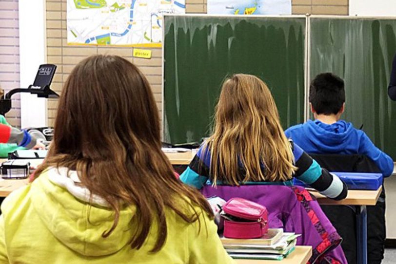 Die Klassen in den Schulen sollen nach Möglichkeit im neuen Schuljahr dauerhaft mit Schülern gefüllt sein - Distanzunterricht soll vermieden werden (Symbolbild).