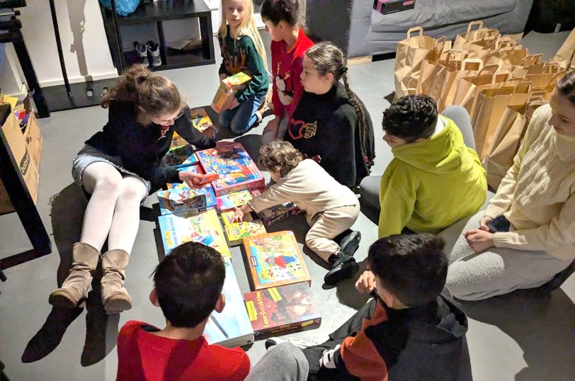 &amp;amp;amp;amp;amp;amp;amp;#039;Heiligabend nicht allein&amp;amp;amp;amp;amp;amp;amp;#039; 2025: Jedes Kind durfte sich Spiele, gestiftet vom Spielezentrum, aussuchen.