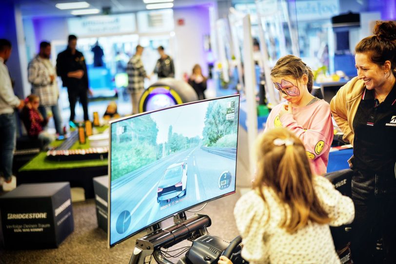 Testfahrt im Fahrsimulator beim Reifen Stiebling Firmenfest 2022.