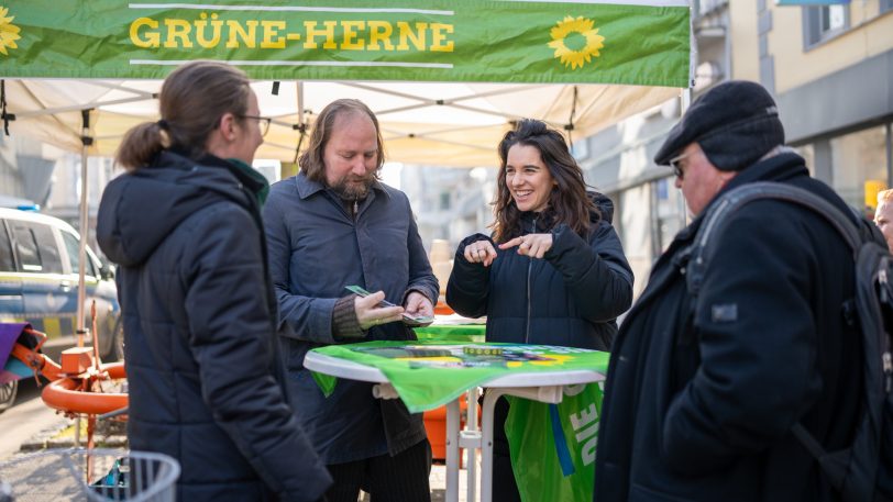 Anton Hofreiter und Anna di Bari bei einer Wahlkampfveranstaltung (4.2.2025) zur Bundestagswahl 2025 auf der Bahnhofstraße.