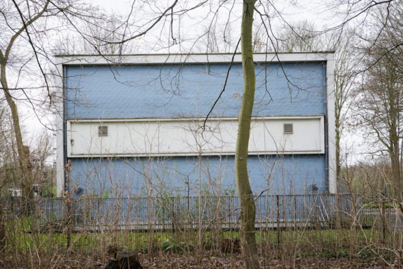 Das Pumpwerk der ehemaligen Zeche Königsgrube in Röhlinghausen ist abgerissen worden. Auf dem dann teils verfüllten Fundament lässt der Künstler Markus Jeschaunig eine Installation entstehen, die verschiedene Elemente des Gebäudes skulptural integriert.