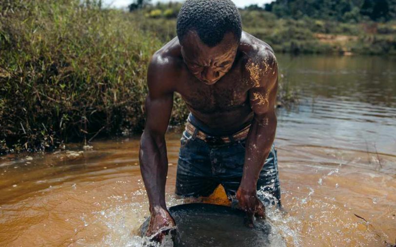 Julian Hahne, ein Nachwuchsfotograf aus Herne, hat mit seiner Reportage über verantwortungsvollen Goldabbau im südamerikanischen Suriname das Thema Klimagerechtigkeit in einen globalen Zusammenhang gebracht.