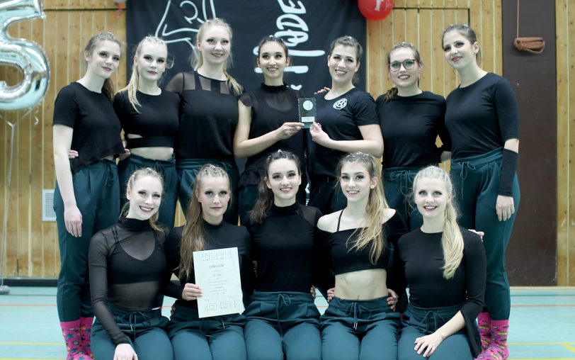 Be crazy: JMD Turnierwochenende mit Jazz- und Modern Dance. Für Verpflegung ist gesorgt.