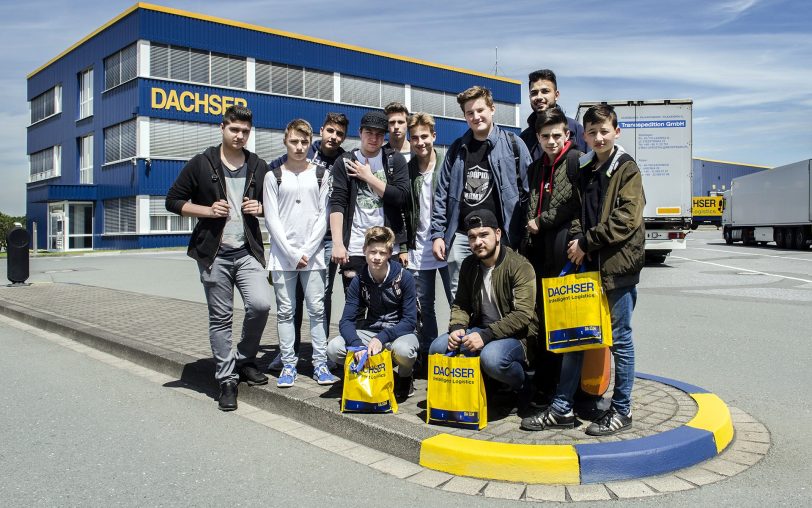 Die Schüler der Realschule an der Burg bei Dachser.