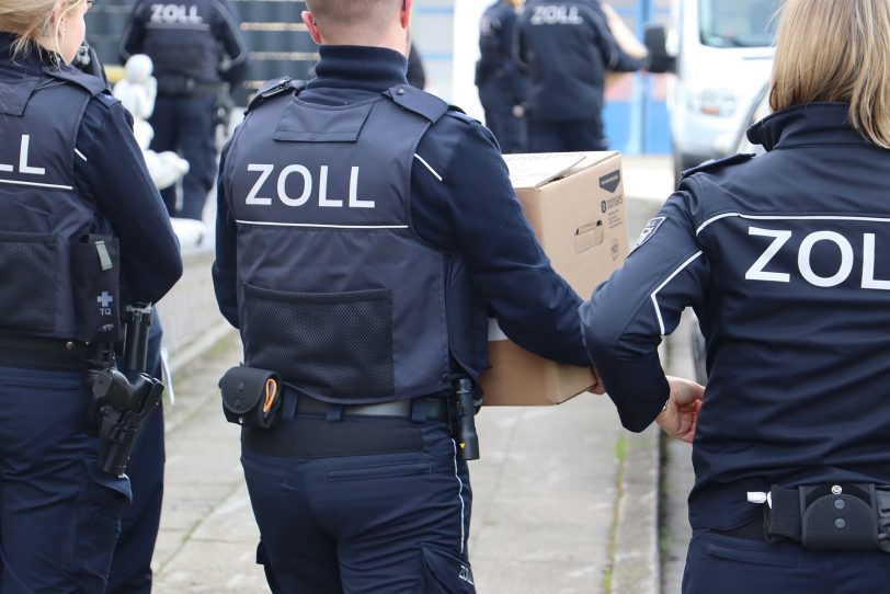 Einsatzkräfte vom Zoll durchsuchten mehrere Objekte in vier Städten, darunter in Herne.