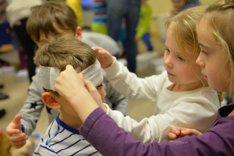 Erste Hilfe bei Kindernotfällen (Archivfoto).