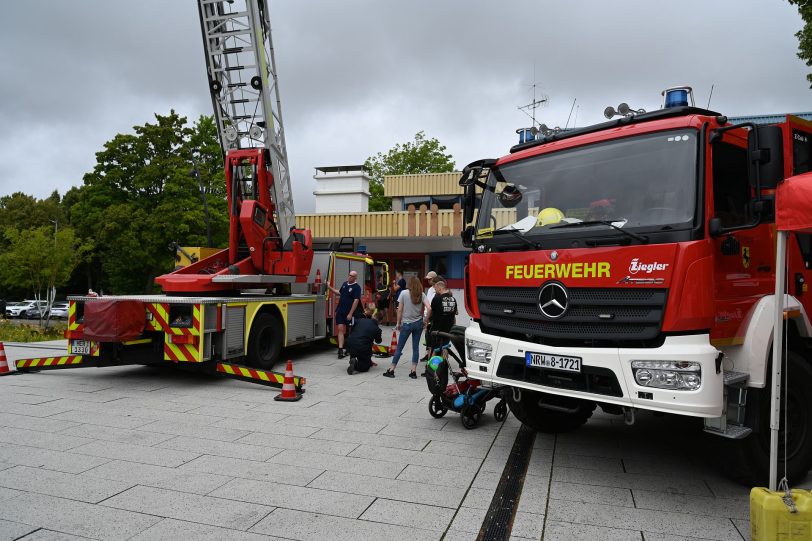 Die Herner Feuerwehr stellte Fahrzeuge aus und die Besucher konnten mit der Drehleiter in die Höhe fahren.
