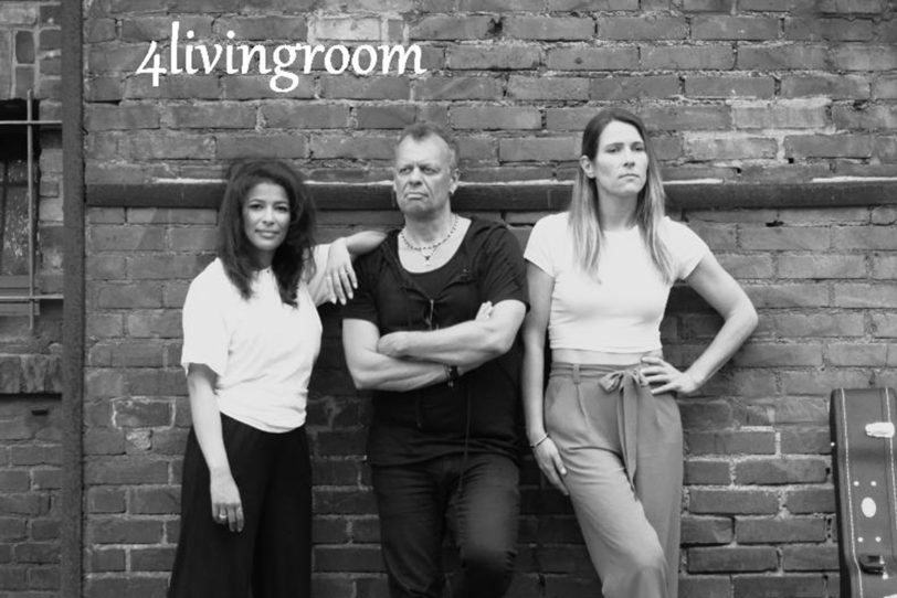Das Trio 'living4room' – mit der Sängerin Debbi, Katja am Klavier und dem Bochumer Songwriter und Gitarristen Gregor Müller.