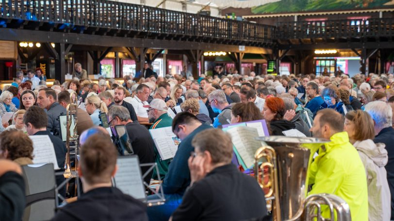 Der traditionelle Gottesdienst der evangelischen Kirchengemeinde Wanne-Eickel in der Bayern-Festhalle auf der Cranger Kirmes am Sonntag (3.8.2025).