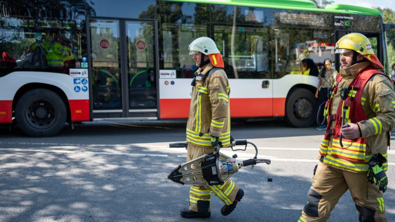 Die Feuerwehr Herne übte mit verschiedenen Organisationen sowie Medizinstudenten des Marien Hospital Herne den Ernstfall. Simuliert wurden eine Explosion am Steag-Kraftwerk sowie zwei Verkehrsunfälle mit zahlreichen "Verletzten".