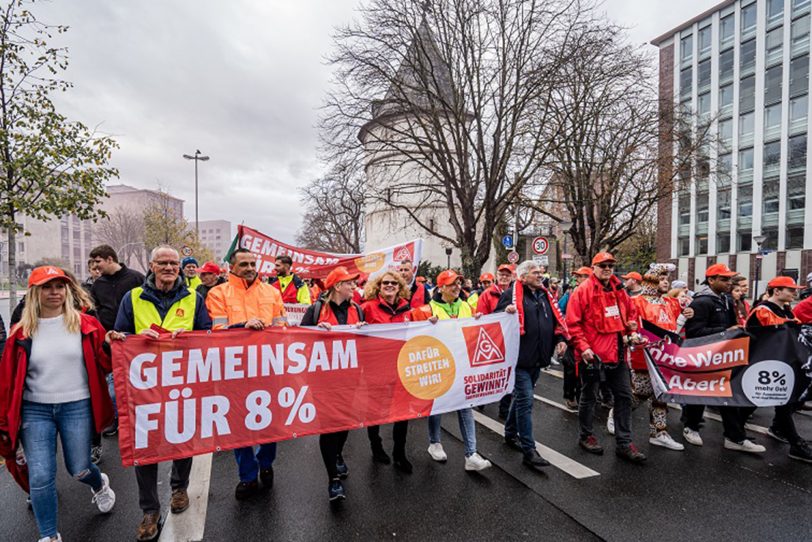 Der Warnstreik der IG Metall samt Demozug in Dortmund am Donnerstag (17.11.2022).