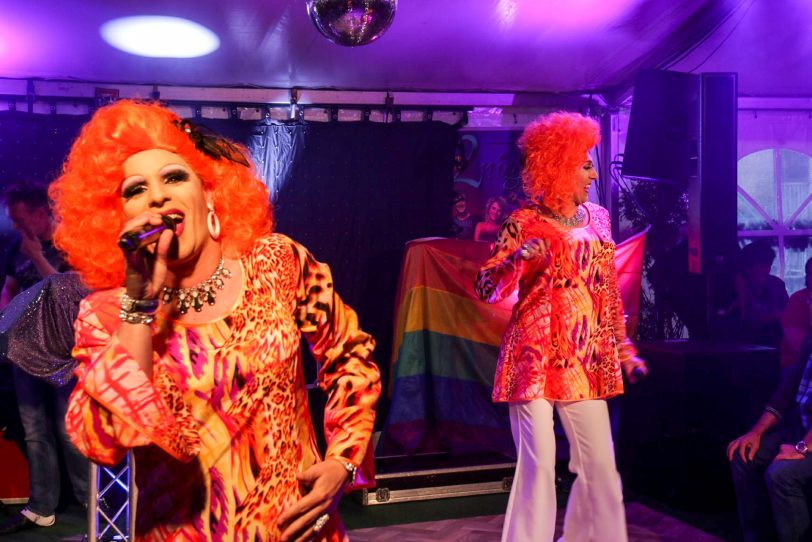 Die Travestie-Show bei der Gastronomie