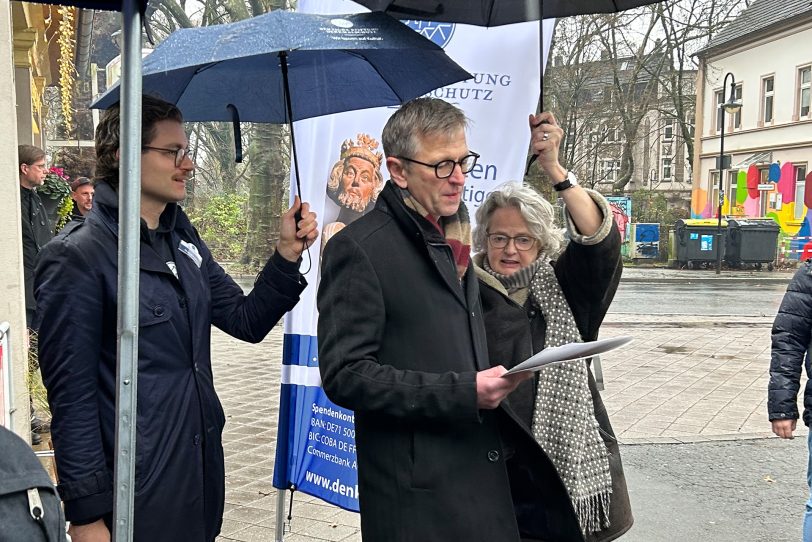 Dr. Steffen Skudelny, geschäftsführender Vorstand der Deutschen Stiftung Denkmalschutz (DSD), freut sich über die neue Erwerbung.