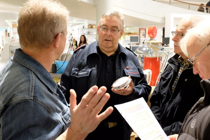 Die Feuerwehr an ihrem Stand im Möbelhaus Zurbrüggen.