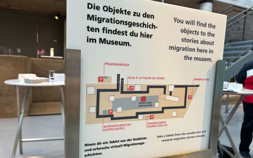 Alle Gegenstände, die auf dem Tablet in den Infos gezeigt werden, sind auch im Museum ausgestellt.