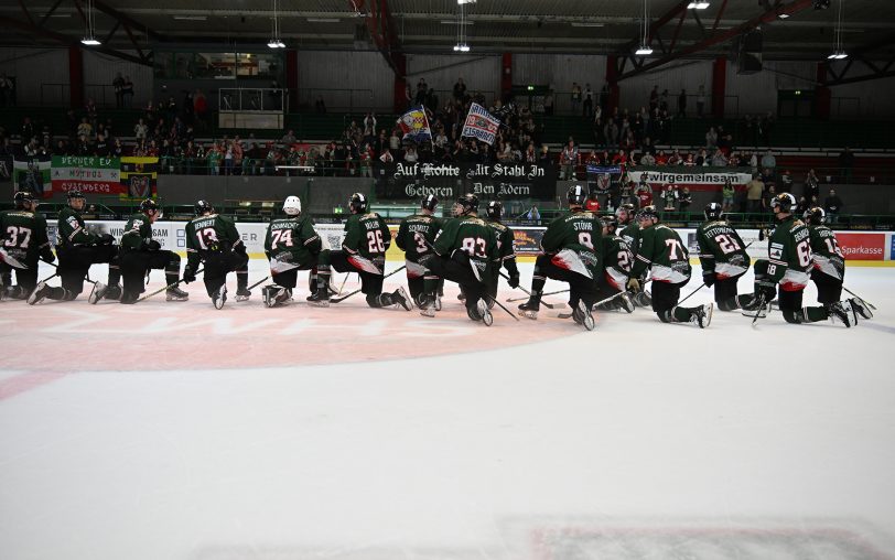 Bei der Saisoneröffnung vom HEV gab es am Sonntag (31.8.2025) einen 3:2-Erfolg nach Verlängerung gegen die Hammer Eisbären.