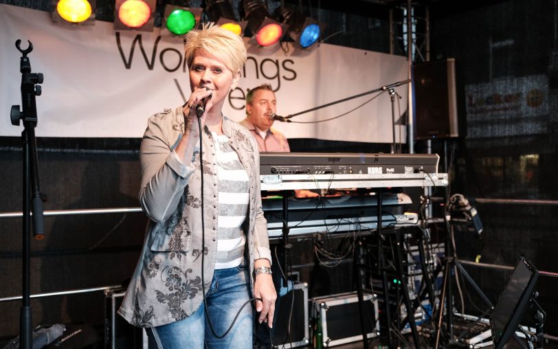 Ute und Olli sorgen mit Livemusik für Atmosphäre.