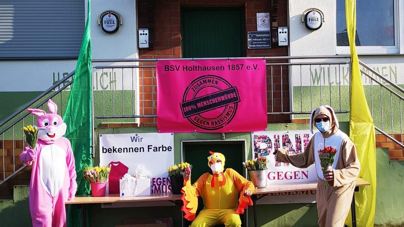 Mit Kostüm und Maske: Die Vorstandsmitglieder vom BSV Holthausen.