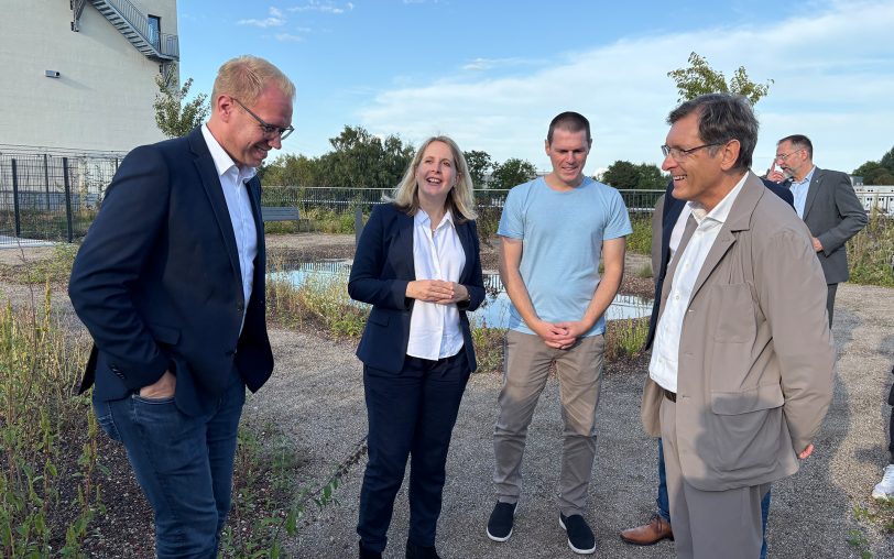 Besuch von Bundesbauministerin Verena Hubertz (SPD, 2.v.l.) am Kaiserquartier in Baukau. Im Bild außerdem (v.li.) Hendrik Bollmann (SPD-Bundestagsabgeordneter), Investor Steven Engler und OB Dr. Frank Dudda.