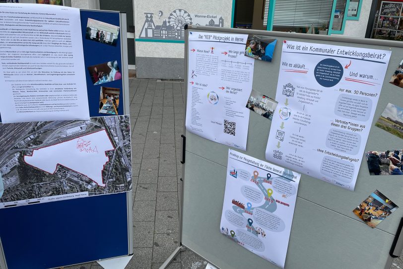 Viele nützliche Informationen: Der Infostand zum Kommunalen Entwicklungsbeirat (KEB) für die Fläche des ehemaligen Bergwerks General Blumenthal auf dem Wanner Wochenmarkt.