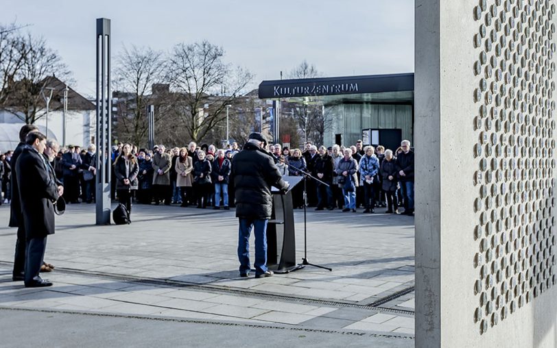 Am Shoah-Denkmal