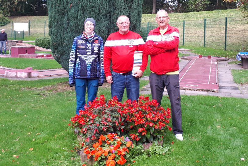 v.l. Lea Reitemeier (3.), Vereinpokalsieger 2019 Joachim Garden, Herbert Otto (2.).