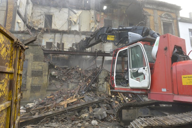 Die Schrott-Immobilie an der Eschstraße wird abgerissen.