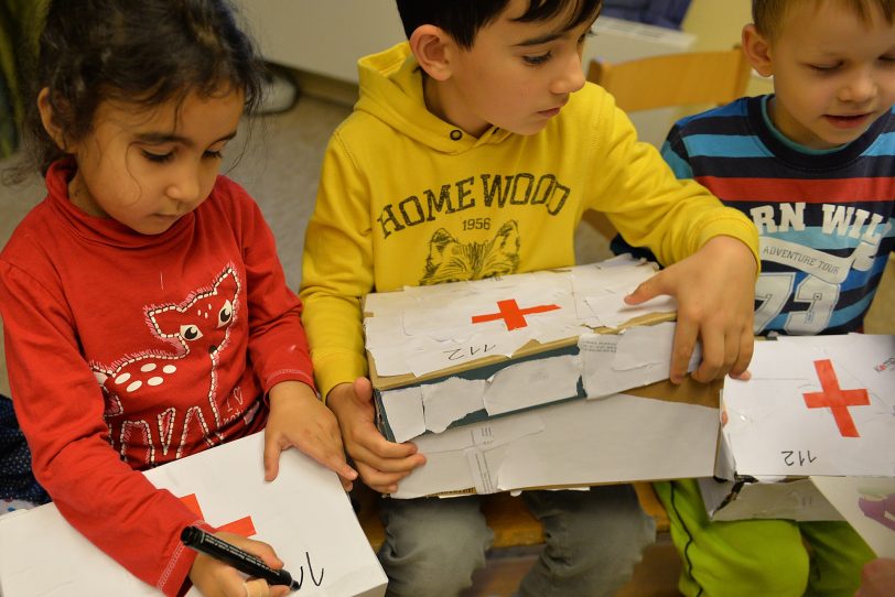 Erste-Hilfe-Kursus für Kinder im Familienzentrum Dreifaltigkeit.