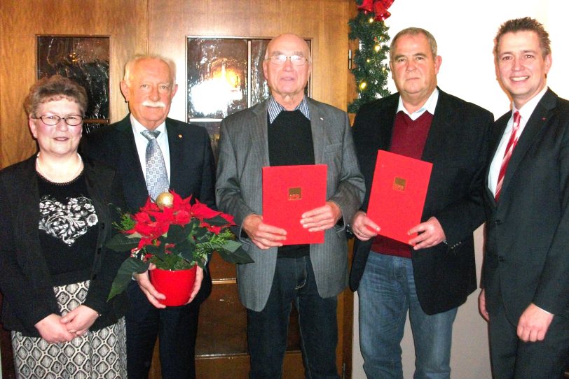 v.l. Andrea Scholz(OV Vorsitzende), Heinrich Scholz, Heinz-Peter Drenseck, Klaus Mahne, Kai Gera (OVVorsitzender).