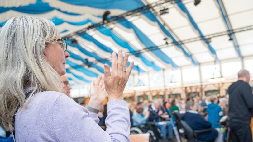 Der traditionelle Gottesdienst der evangelischen Kirchengemeinde Wanne-Eickel in der Bayern-Festhalle auf der Cranger Kirmes am Sonntag (3.8.2025).