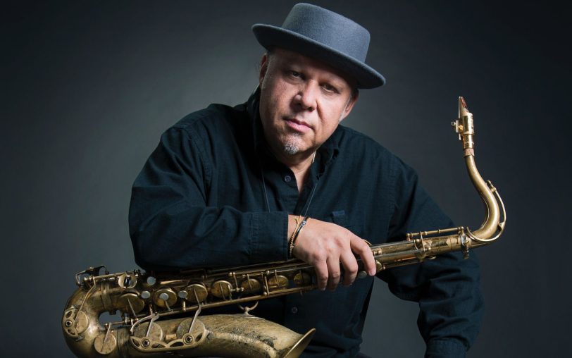 Tony Lakatos mit seinem Saxophon: Er ist zusammen mit dem Ensemble West in der Musikschule Herne zu Gast.