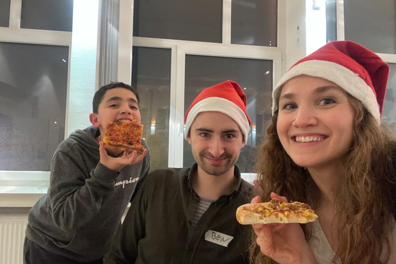Am Abend kamen die lang ersehnten und riesigen Familienpizzen.