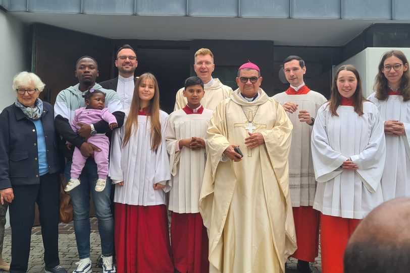 Bischof Benjamin Marc Ramaroson – Erzbischof des Bistums Antsiranana im Norden Madagaskars besuchte im Mai 2025 den Sonntags-Gottesdienst in der Bonifatius-Kirche.