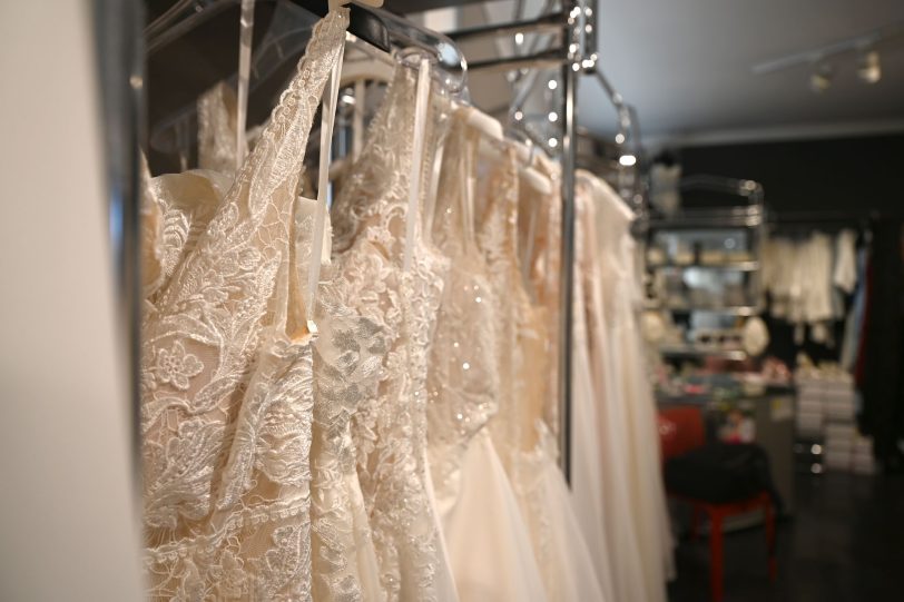 Jede Frau soll die Chance auf ihre Traumkleid haben, deshalb gibt es alle Kleider bis Größe 60.