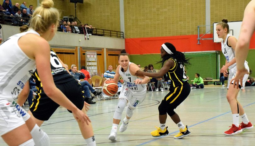 1. Basketball-Bundesliga-Damen: HTC - TV Saarlouis - freie Bahn für Karin Kuijt.