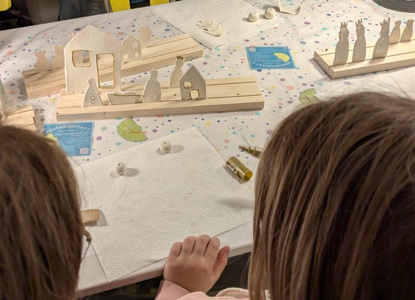 In der Mondwerkstatt von Wanne-Eickel fand im Dezember ein Konspirativer Krippen-Workshop unter der Anleitung von Inka Klein-Heidicker statt.