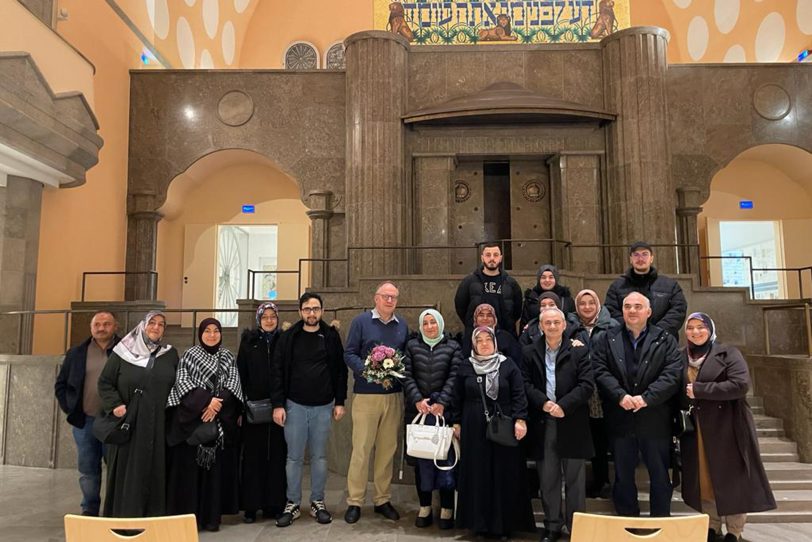 Die Islamische Gemeinde besuchte die Alte Synagoge in Essen.