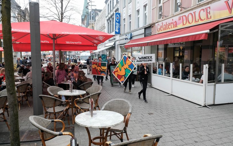 Vor der Gelateria Dolce Vita.