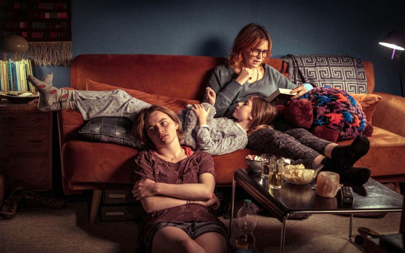 Seltenes Familienidyll: Tilda (Luna Wedler), ihre kleine Schwester Ida (Zoë Baier) und Mutter Andrea (Laura Tonke)