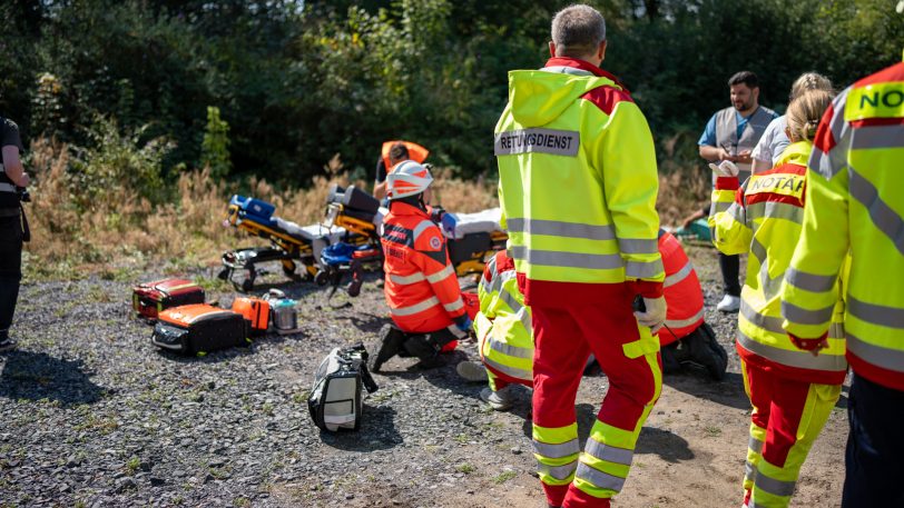 Die Feuerwehr Herne übte mit verschiedenen Organisationen sowie Medizinstudenten des Marien Hospital Herne den Ernstfall. Simuliert wurden eine Explosion am Steag-Kraftwerk sowie zwei Verkehrsunfälle mit zahlreichen "Verletzten".