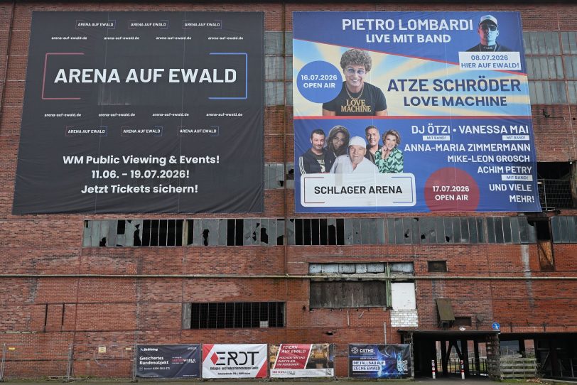 Plakate auf dem Gelände der Zeche Ewald kündigen die Events an.