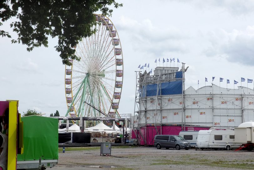 Nach der Rheinkirmes ist vor der Cranger Kirmes: Am 21. Juli 2025 ist auf dem Platz in Crange noch viel Luft.