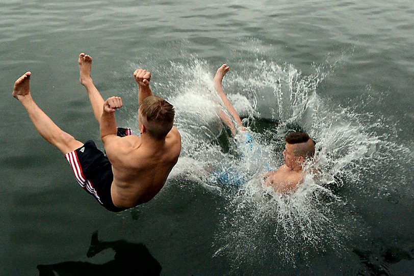 Arschbomben-Contest im Werksschwimmbecken auf Zollverein.