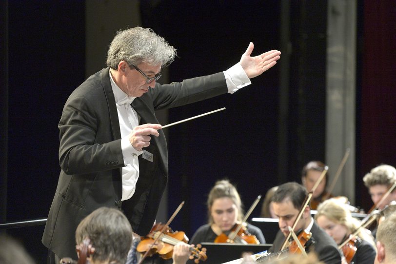 Elmar Witt, Dirigent der Herner Symphoniker.